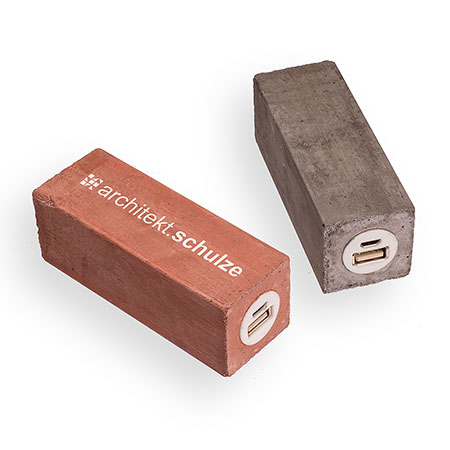 Power Bank als Beton-Quader