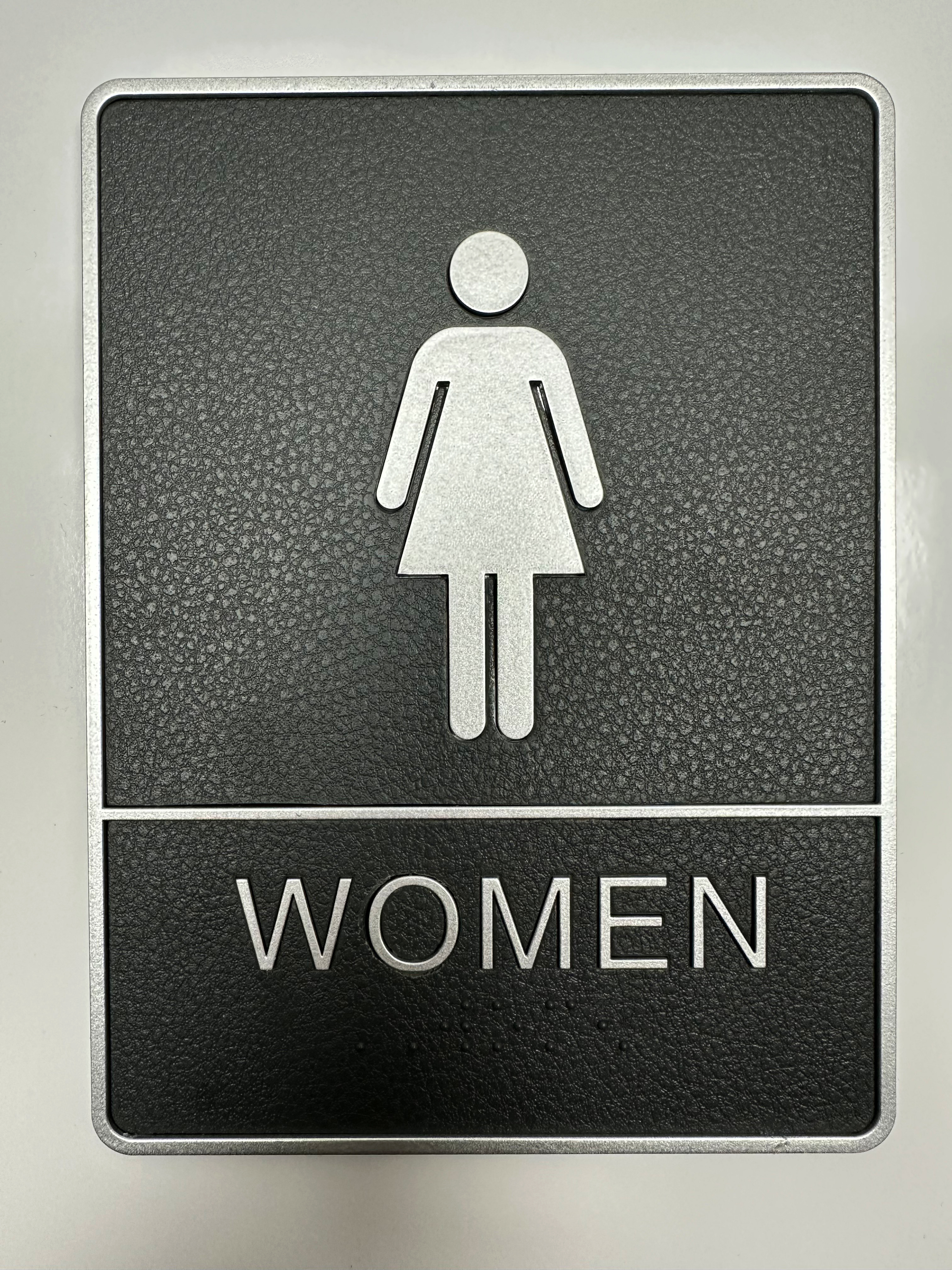 WC-Schild Woman mit Blindenschrift Schwarz Silber